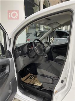 نیسان NV200